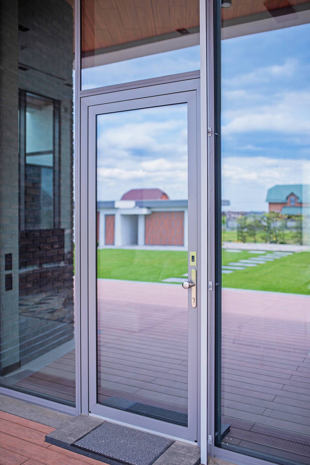 Классическая дверь ALT W72, цвет DB702, вид снаружи категория Двери