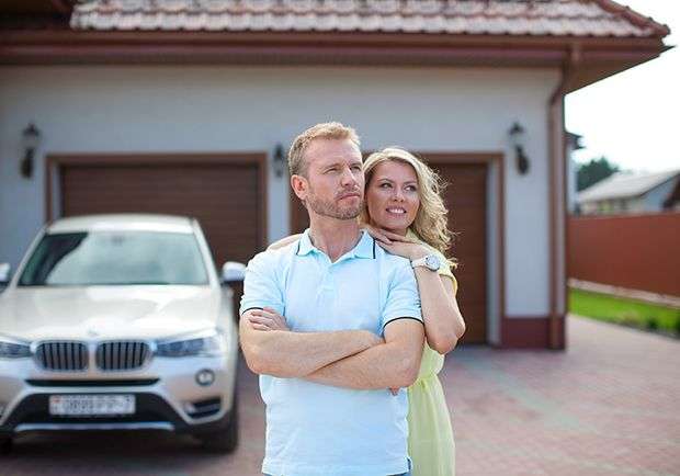 Гаражные ворота серии Prestige цвета «Золотой дуб» (тип панели - S-гофр) категория Гаражные ворота