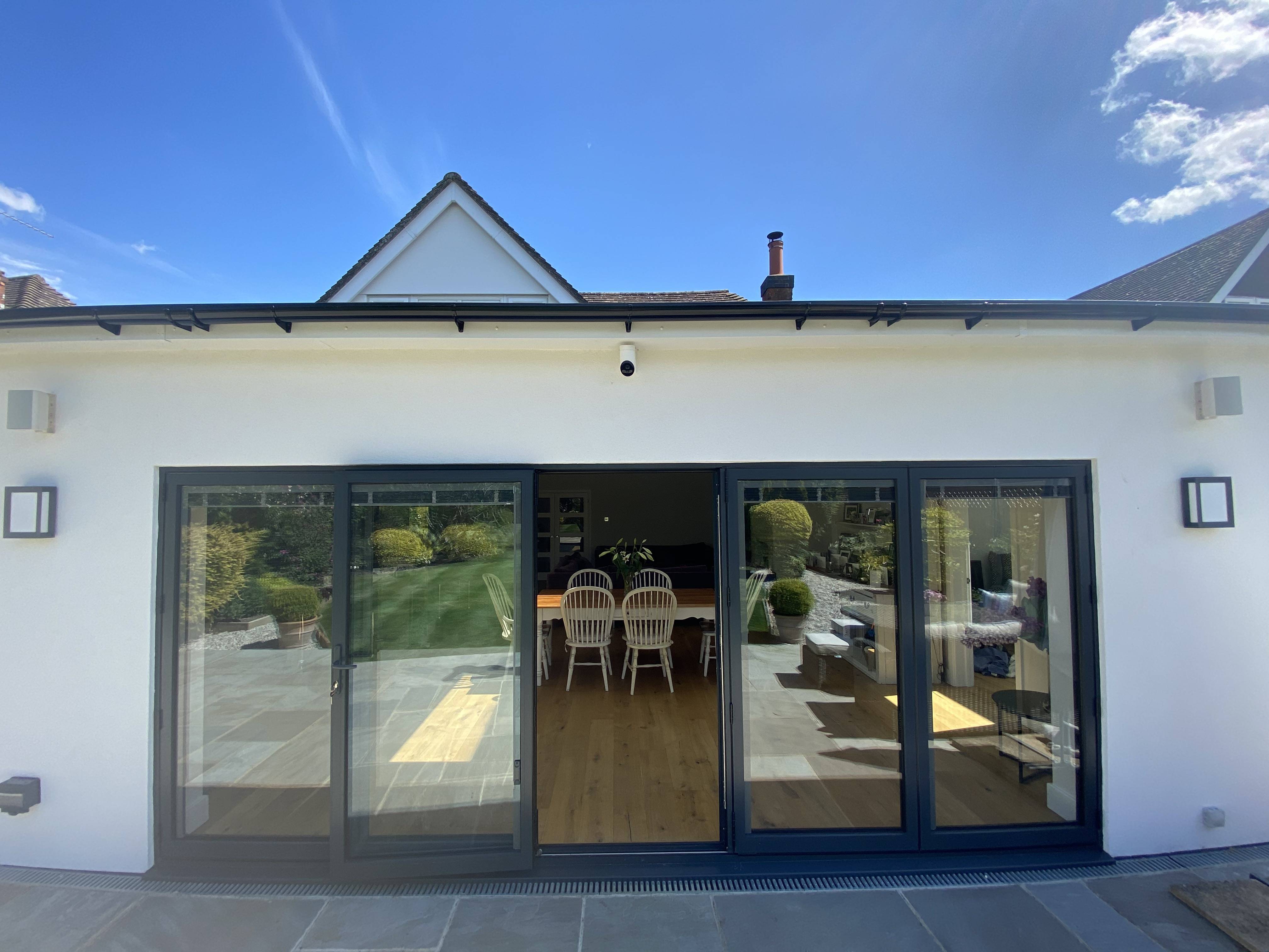 Складные двери-гармоша ALT BF73 с проходной дверью, складывание в две стороны категория Портальные системы