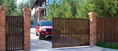 Откатные ворота с заполнением алюминиевыми профилями Откатные ворота с заполнением алюминиевыми профилями