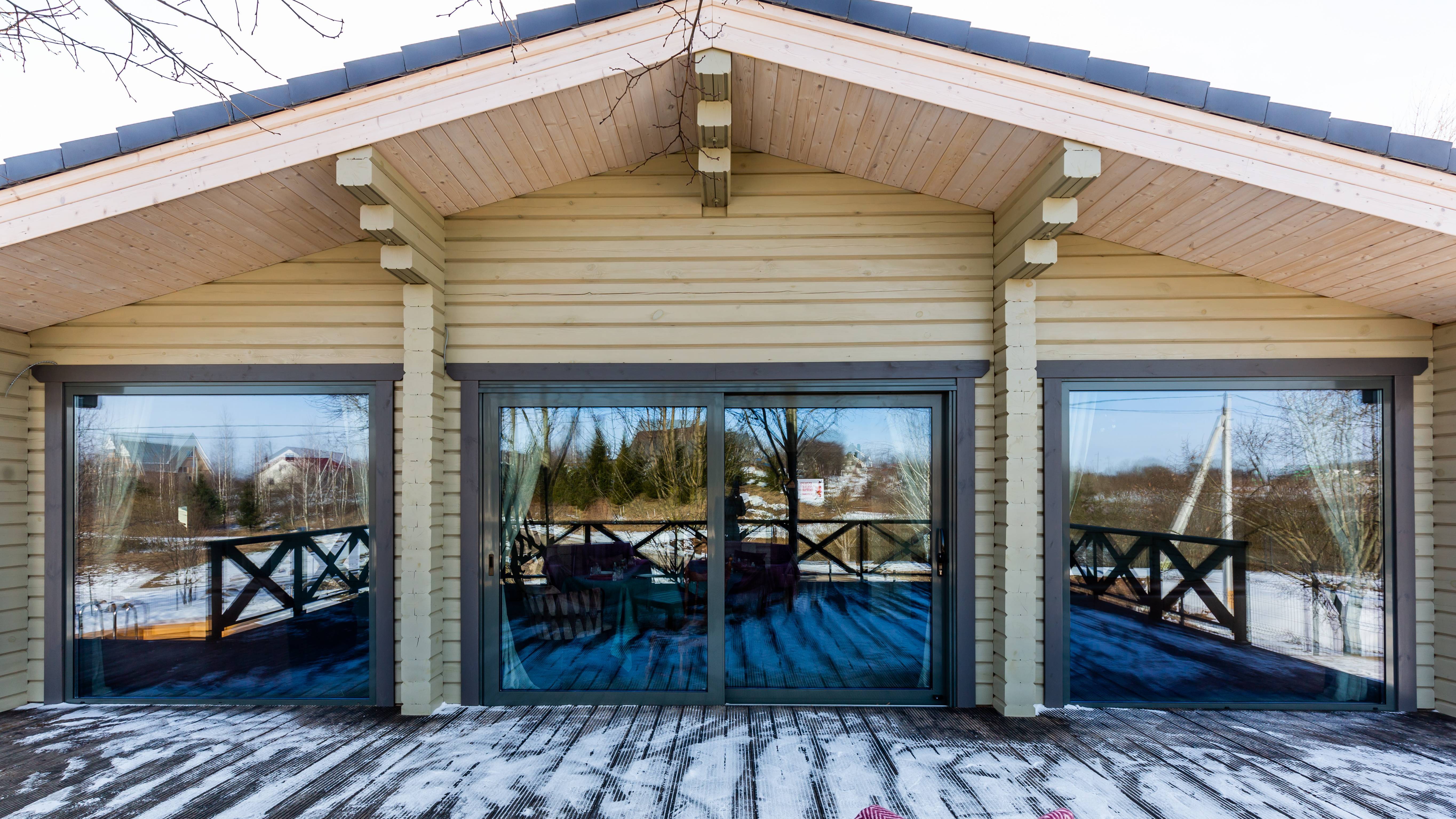 Раздвижной портал ALT SL160, глухие окна ALT W72, цвет RAL 7010 категория Портальные системы