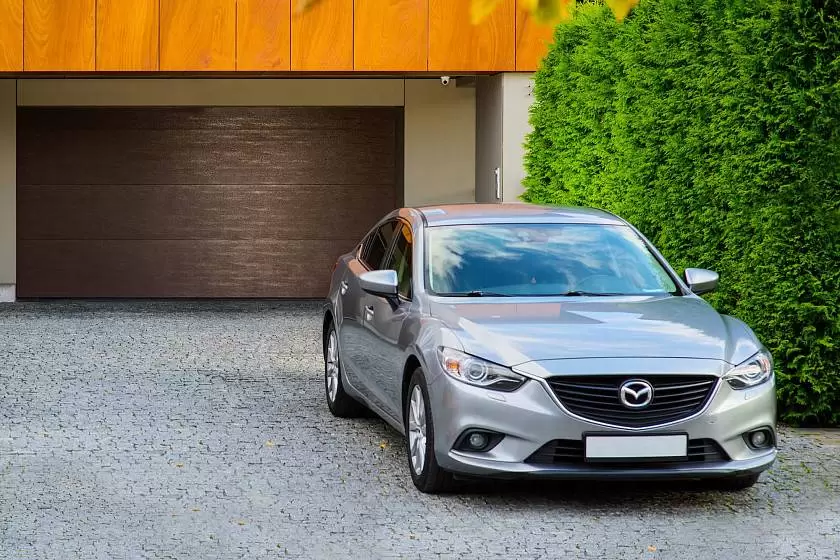 Акция в Торговой компании Иванова: при покупке секционных ворот Prestige — монтаж и доставка бесплатно