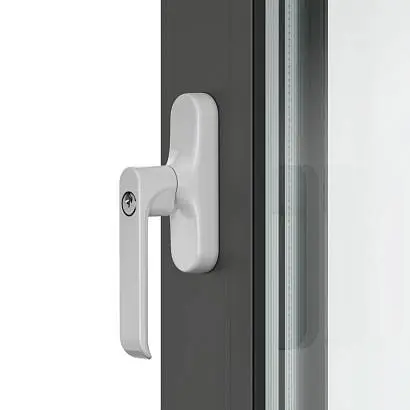 На большой розетке с замком