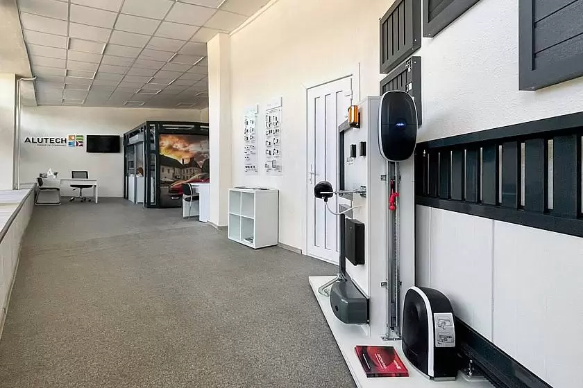 В Пинске открылся фирменный шоу-рум «АЛЮТЕХ»